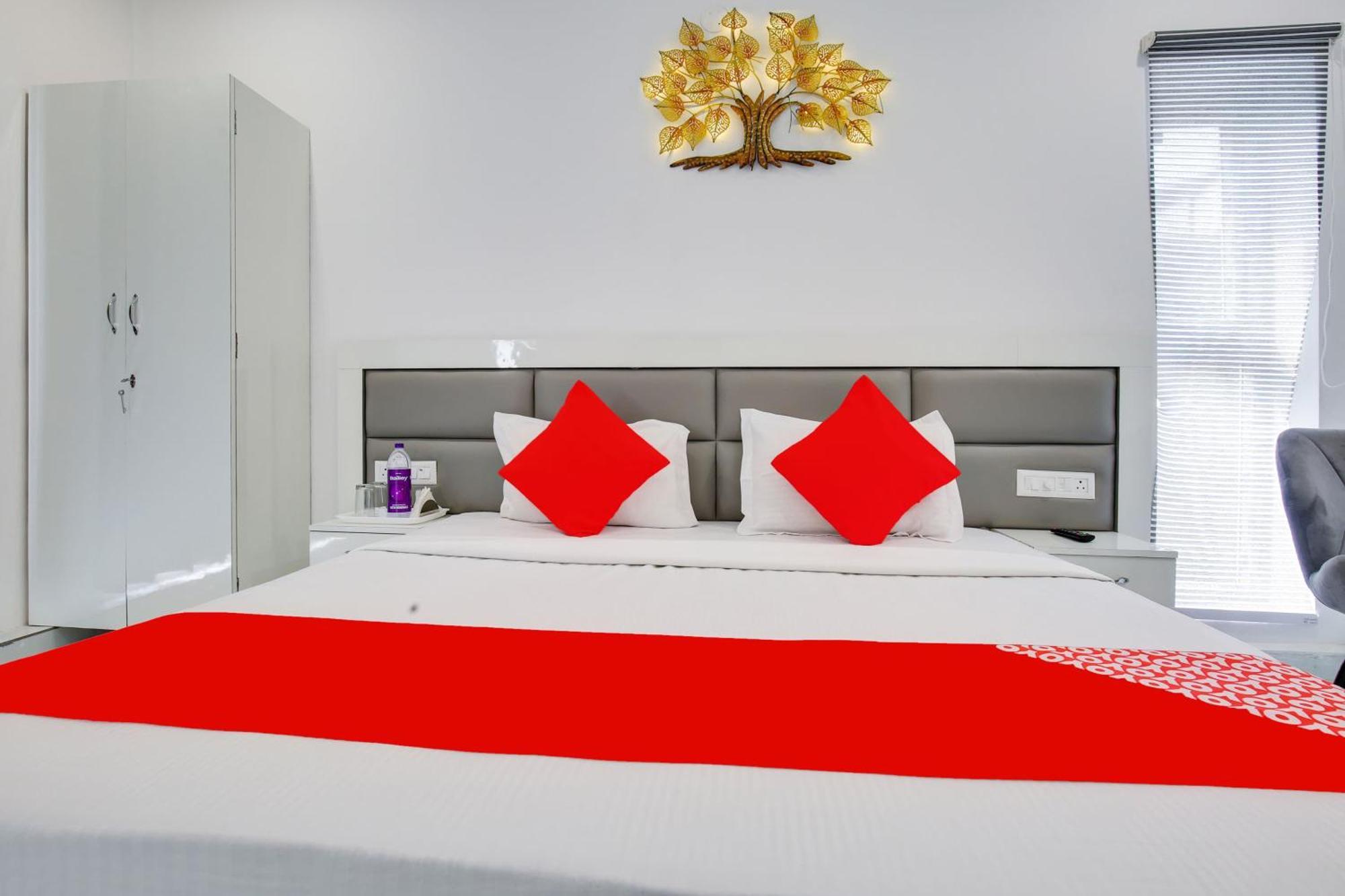 Hotel O Sky White House ลูดิฮานา ภายนอก รูปภาพ